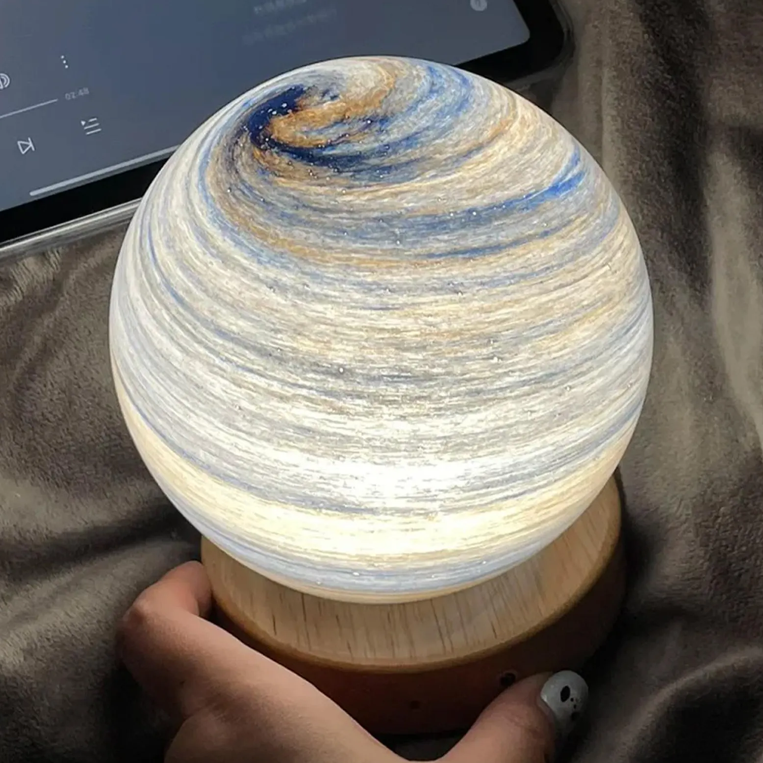 Swirl Nebula Planet Table Lamp, Dreamy Galaxy Sphere LED Night Light For Bedside, Desk Decor And Holiday Gifting